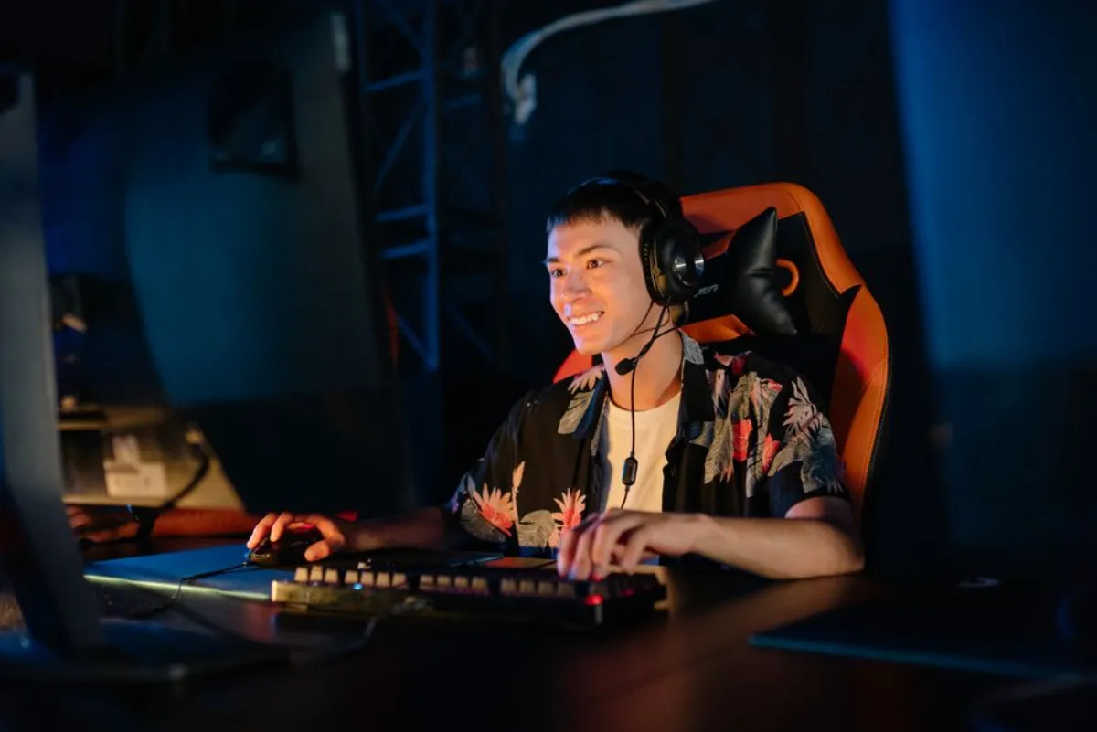 game streamer